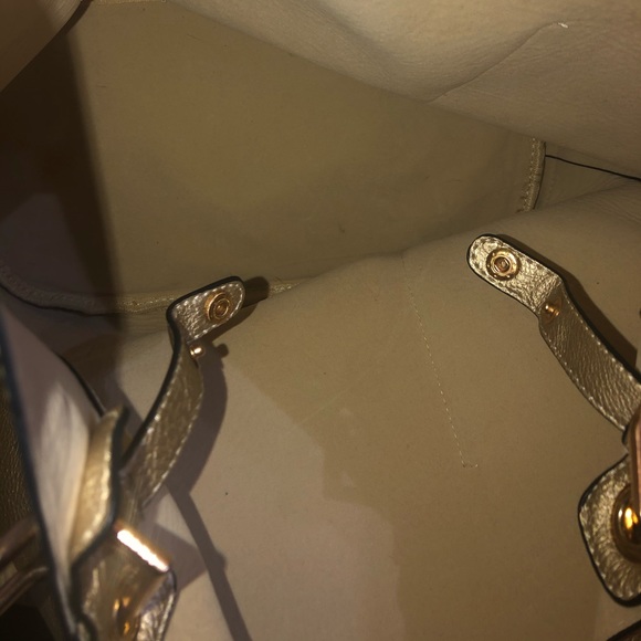 Vegan Bucket Tote & Vegan Wallet - Picture 5 of 7